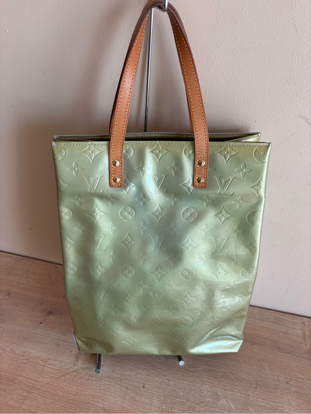 Authentic Louis Vuitton vernis reade MM tote